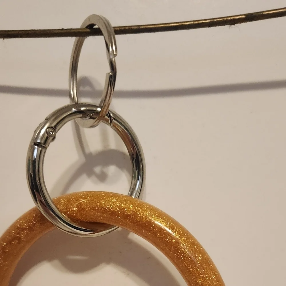 Like New Gold sparkly key and Keychain holder